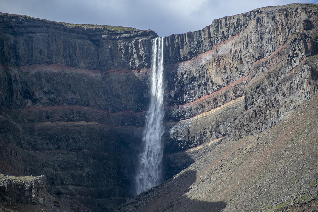 Wodospad Hengifoss