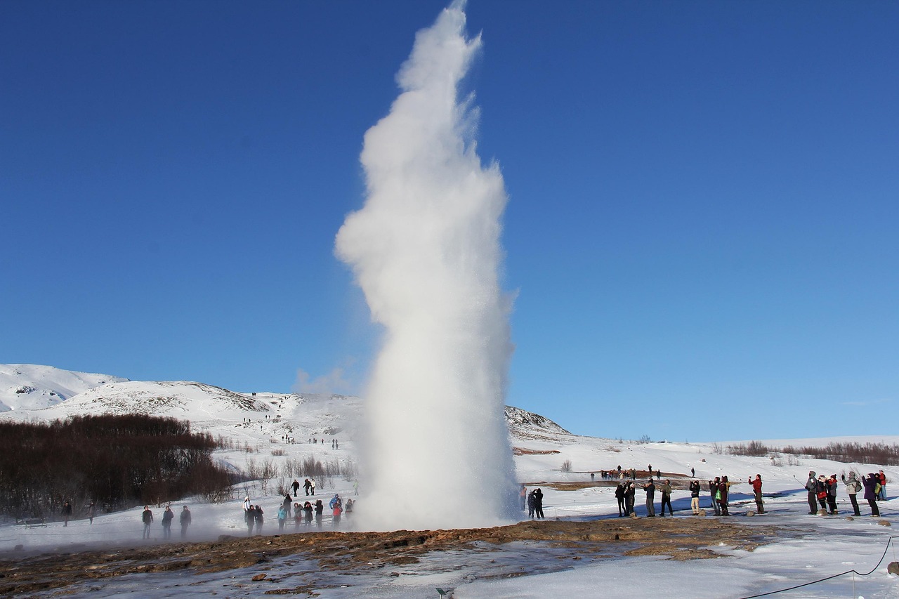 Wielki Geysir i źródło Blesi