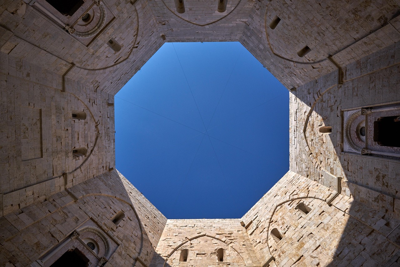 Wnętrza Castel del Monte