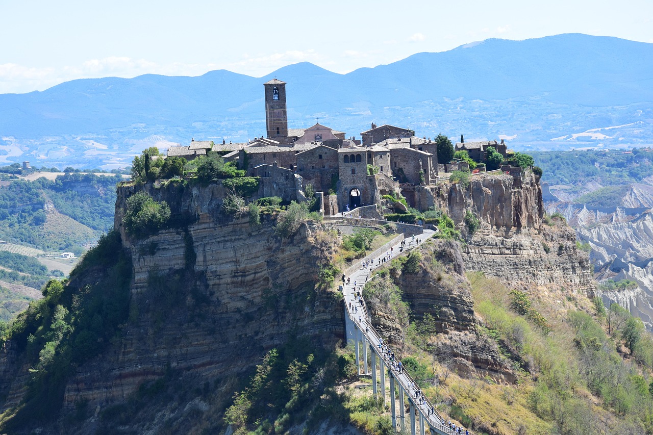 Kładka do Civita