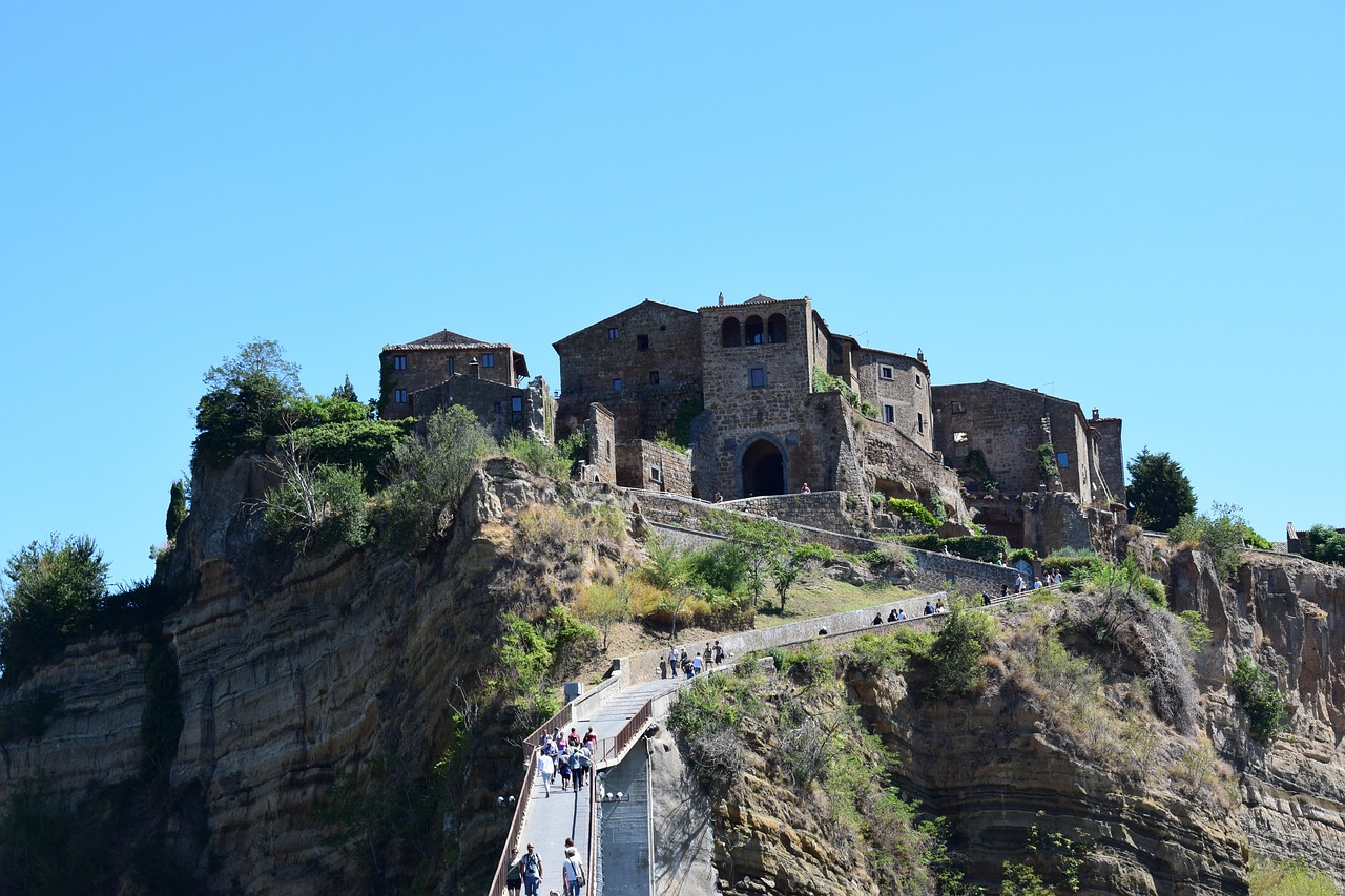 Porta Santa Maria i uliczki Civita
