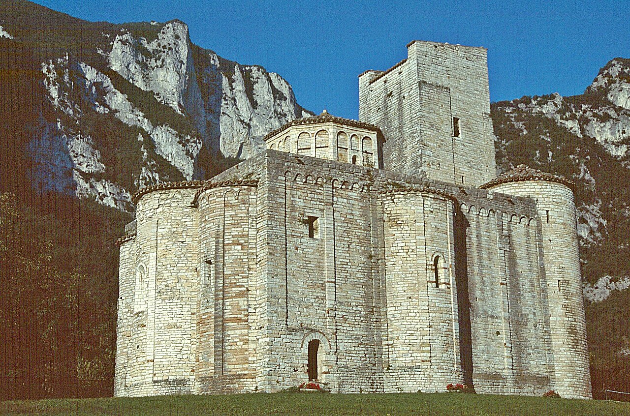 Opactwo San Vittore delle Chiuse