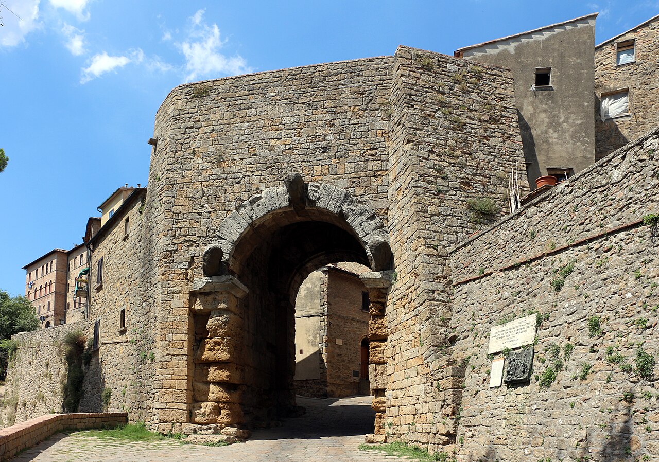 Porta all'Arco i mury etruskie