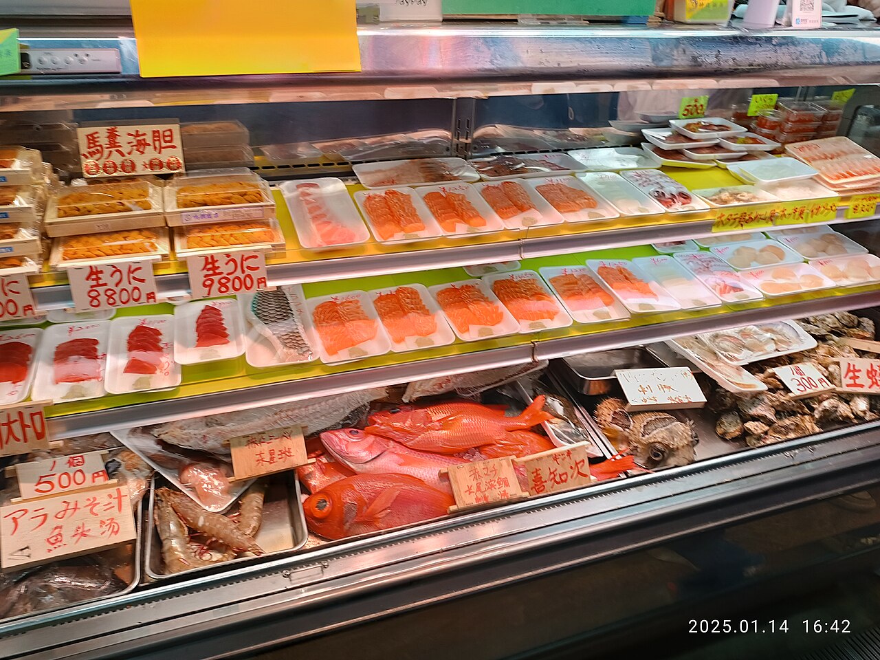 Kokusai Dori i Makishi Market