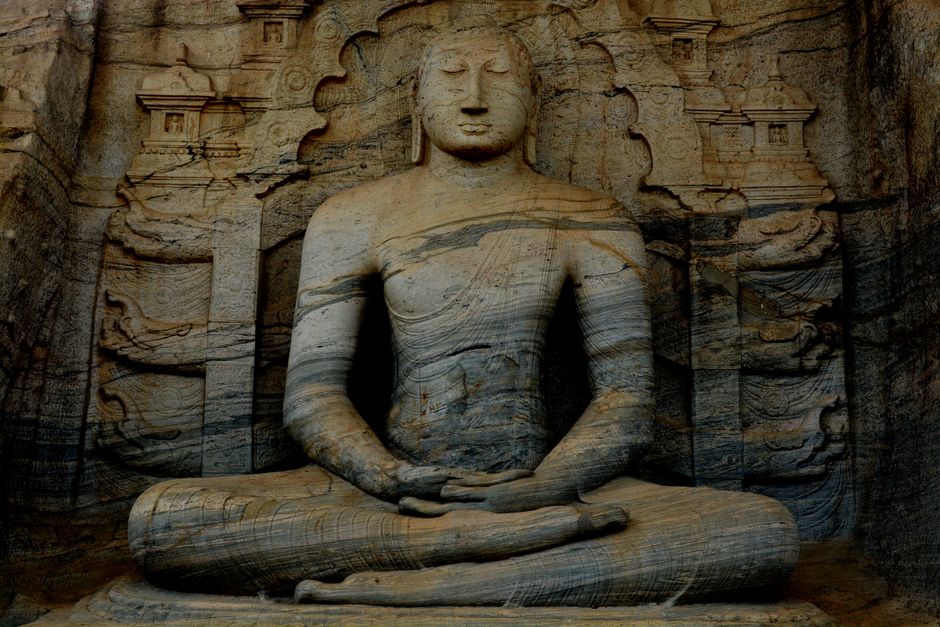 Gal Vihara i posągi w skale