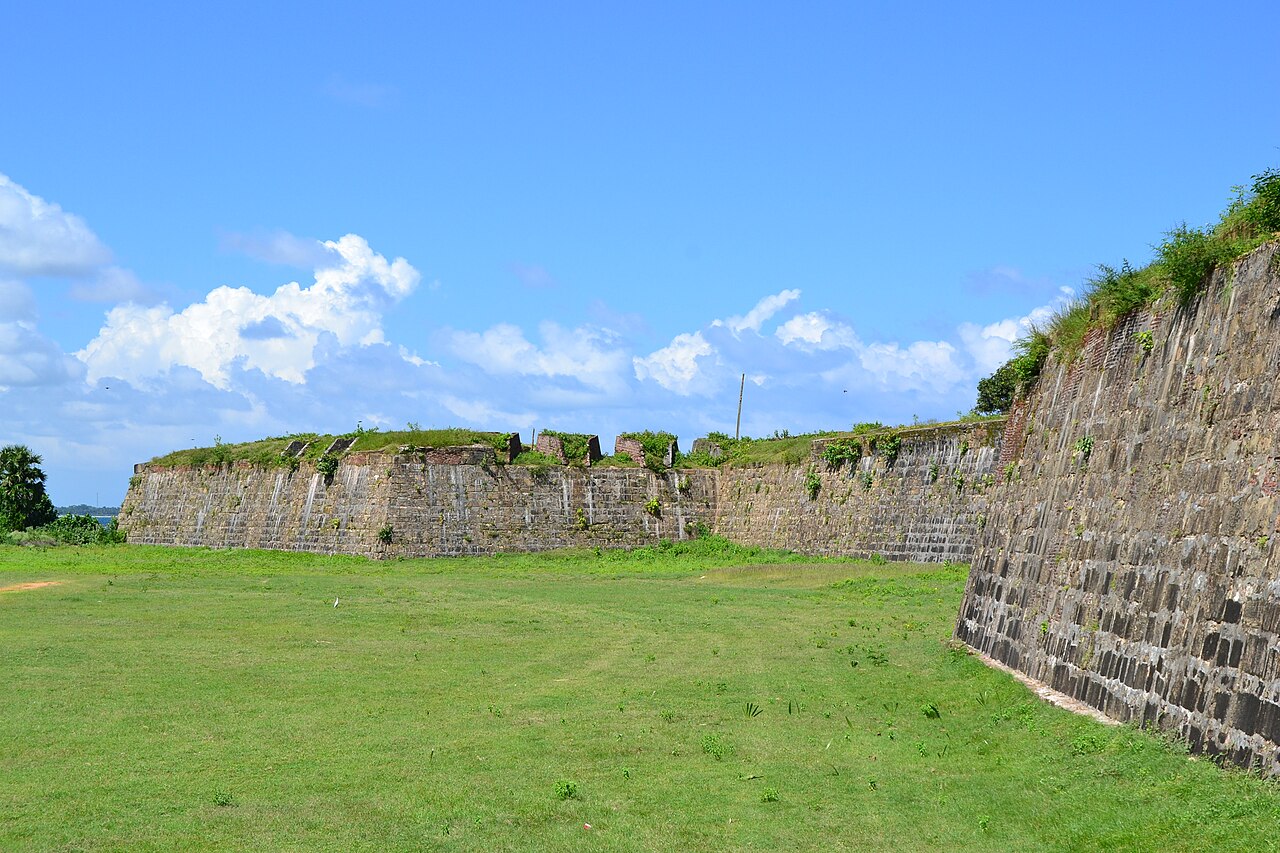 Fort Frederick i plaża miasta