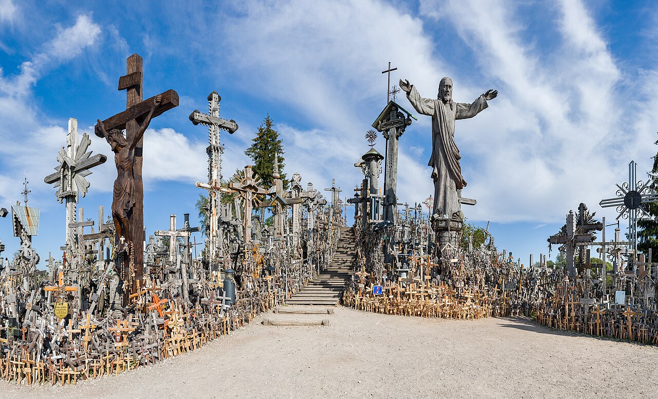 Góra Krzyży i stacje drogi krzyżowej