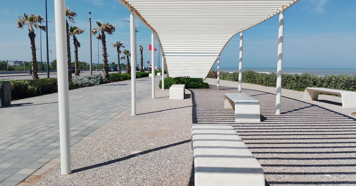 Corniche i promenada nad oceanem