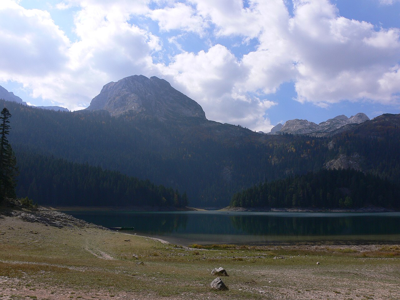 Widok na Medjed nad Czarnym Jeziorem