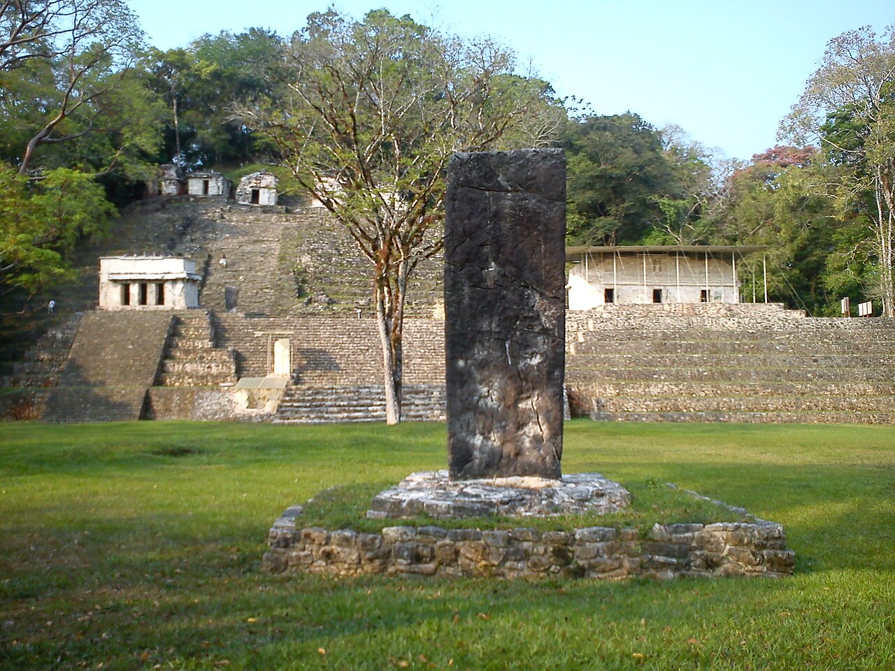 Wielki Plac i Stela 1
