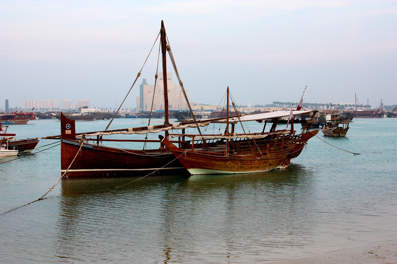 Port z łodziami dhow