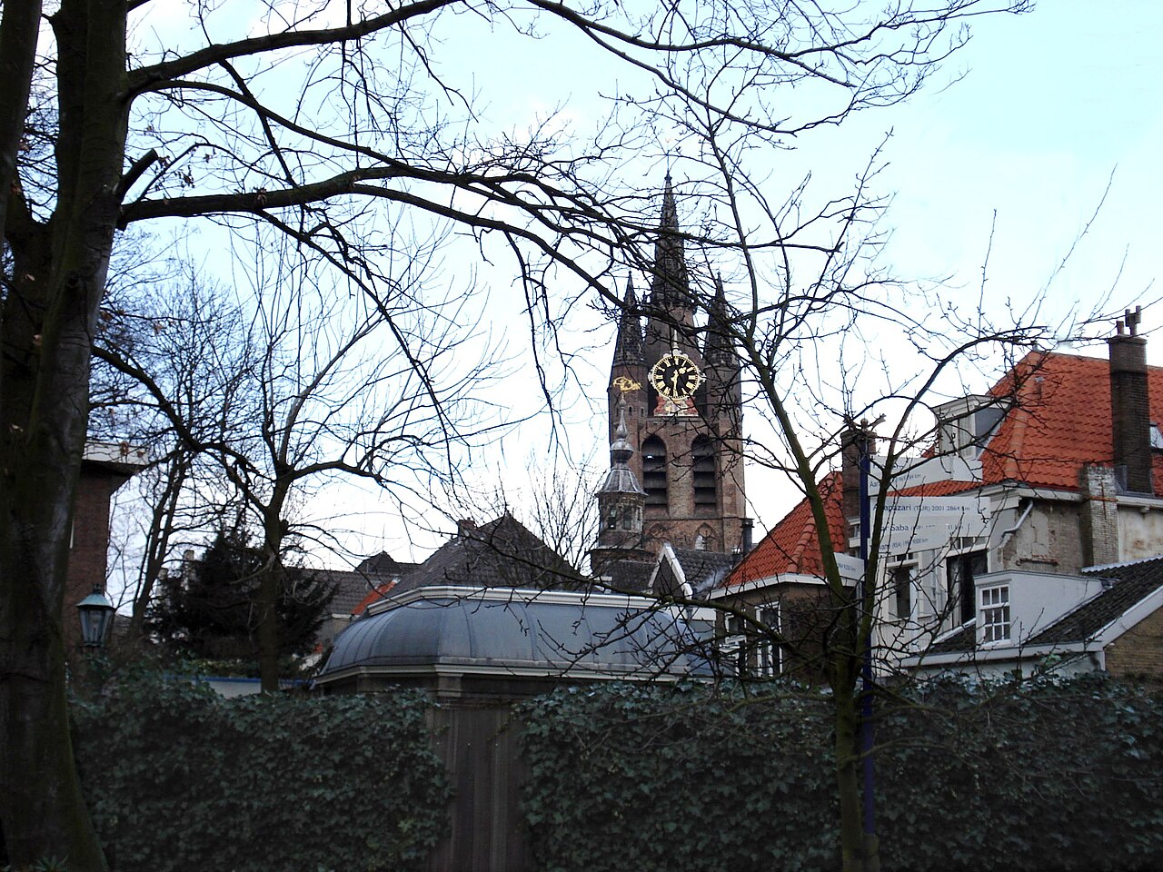 Oude Kerk z krzywą wieżą