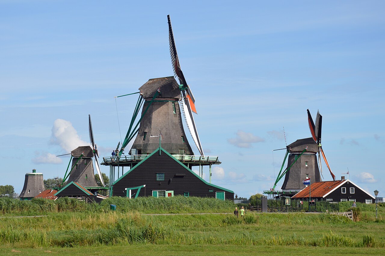 Czynne wiatraki nad Zaan