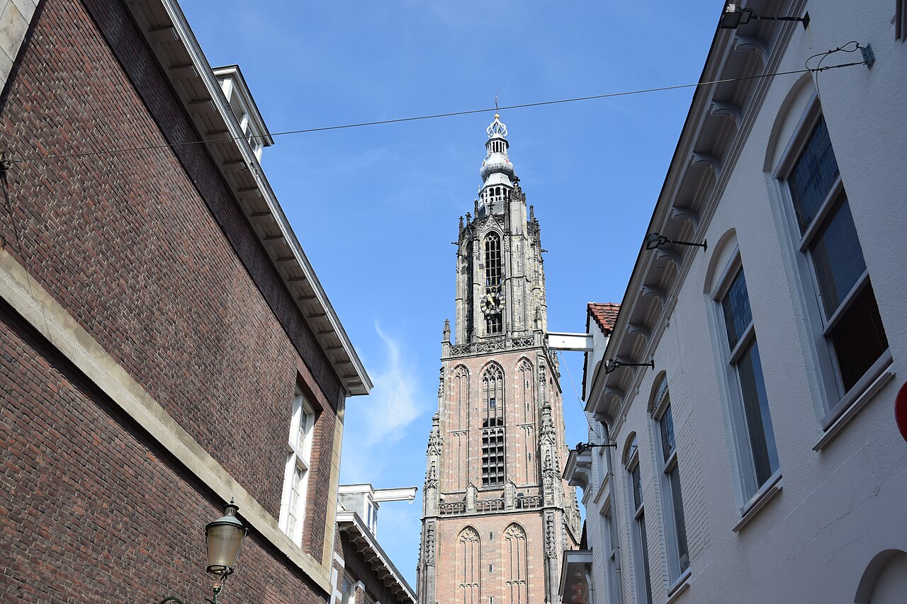 Wieża Onze Lieve Vrouwetoren