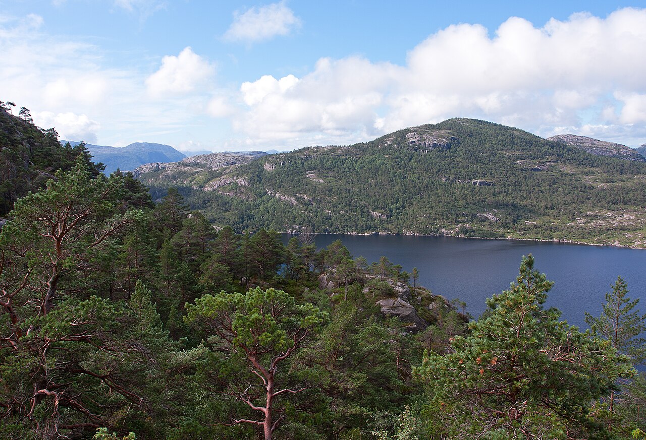 Jezioro Refsvatnet i schronisko