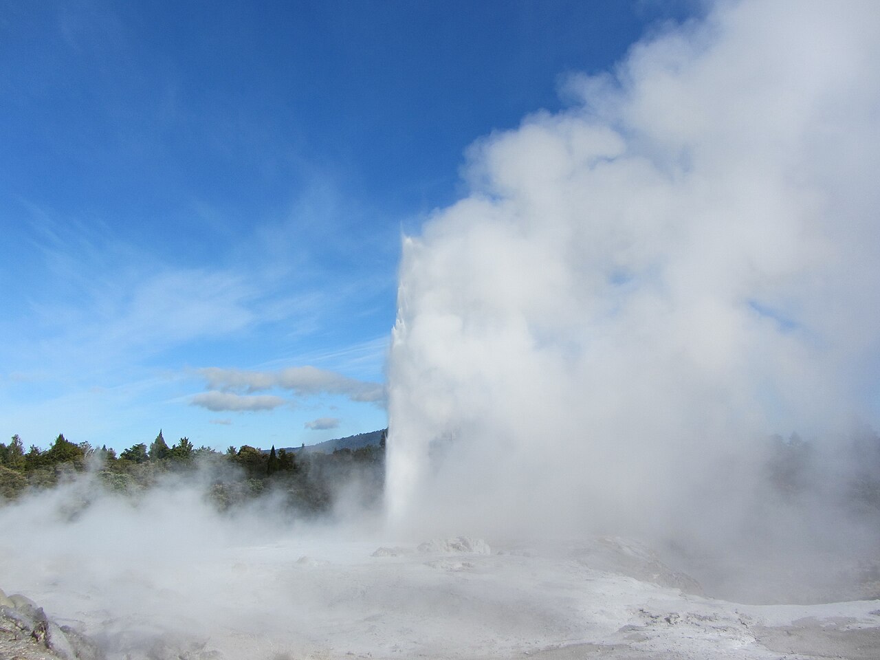 Te Puia i Pohutu Geyser