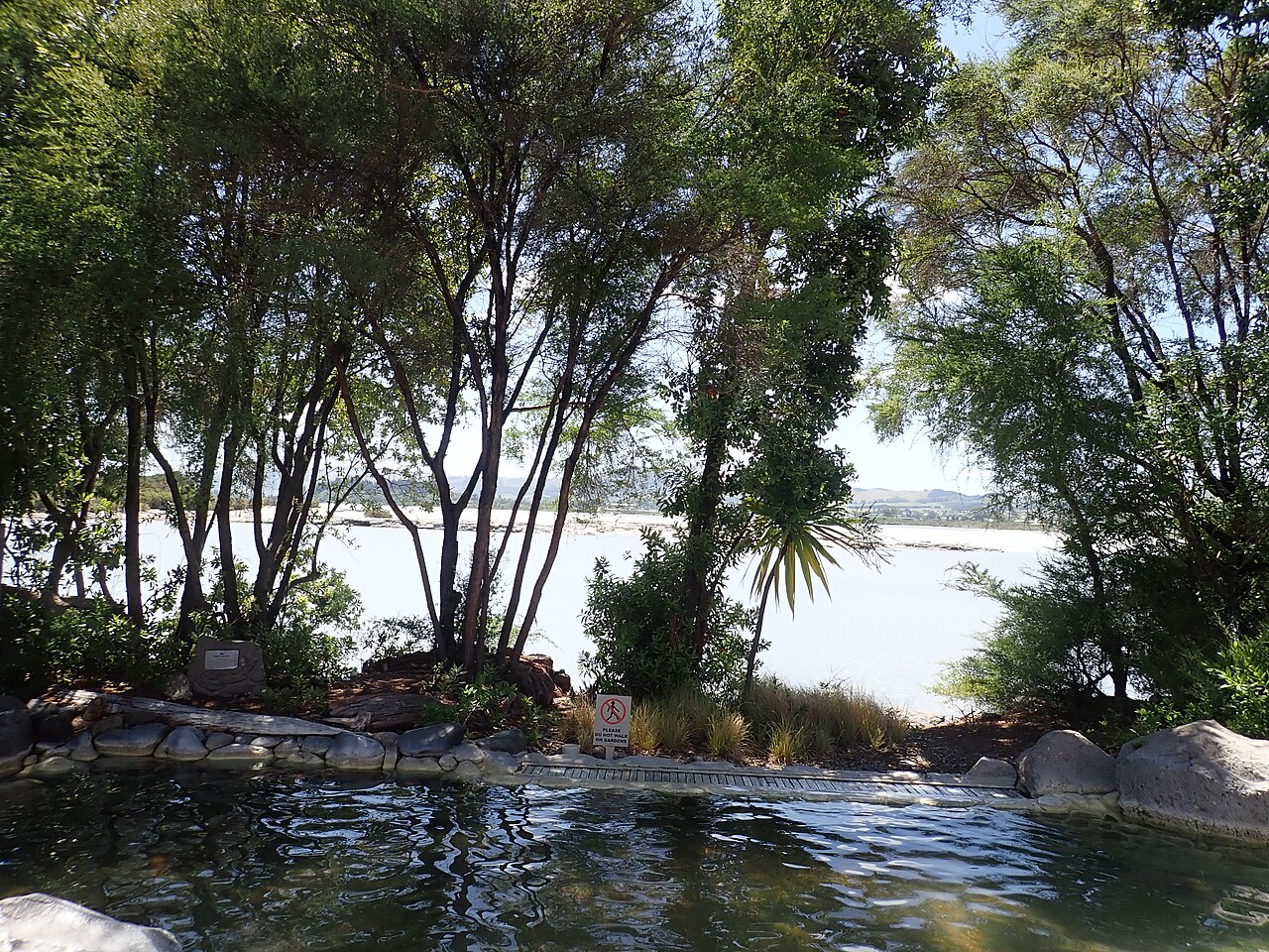 Kąpiele w Polynesian Spa