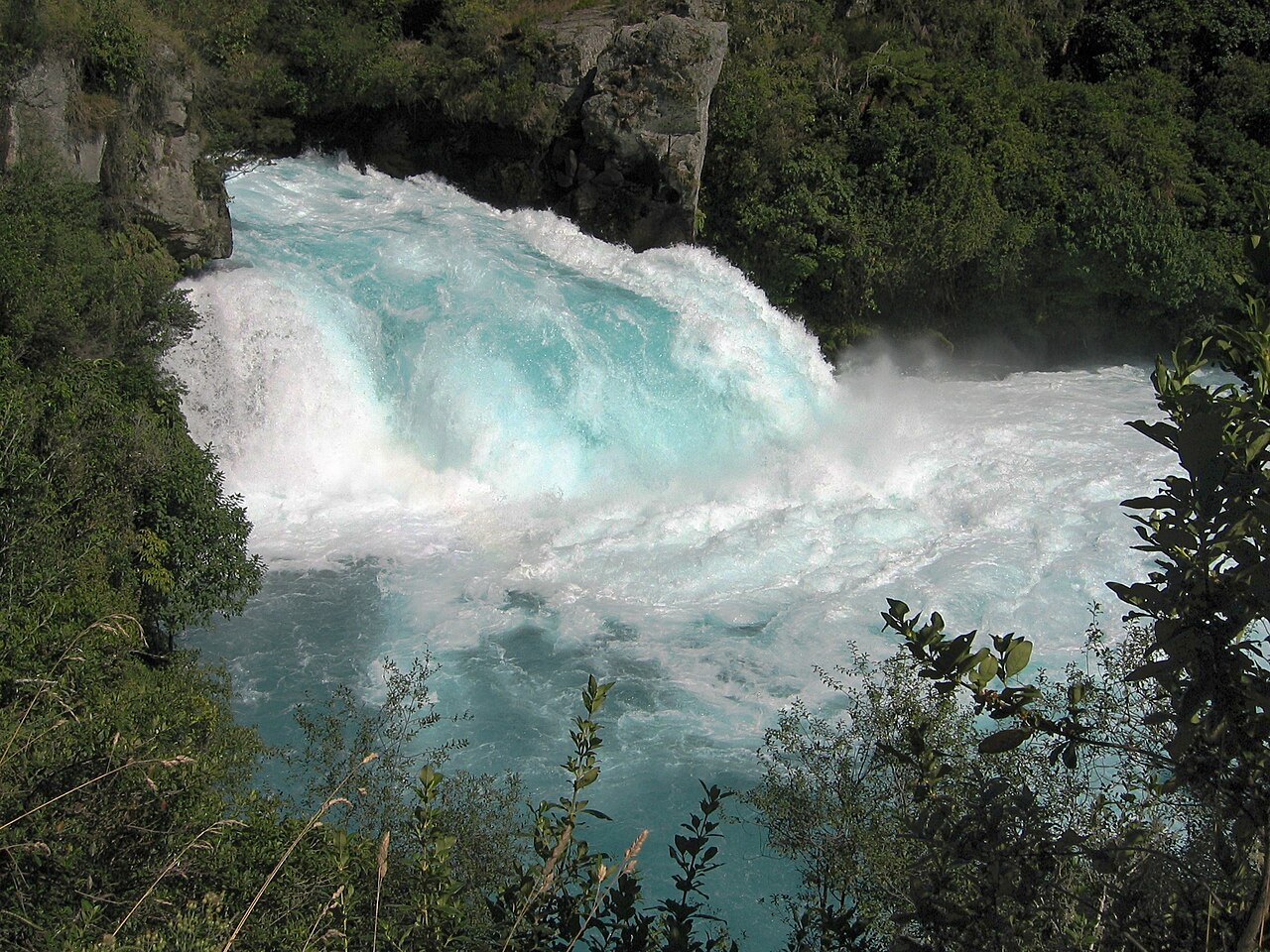 Huka Falls i rzeka Waikato