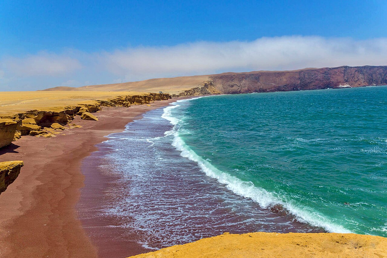 Playa Roja i klify rezerwatu