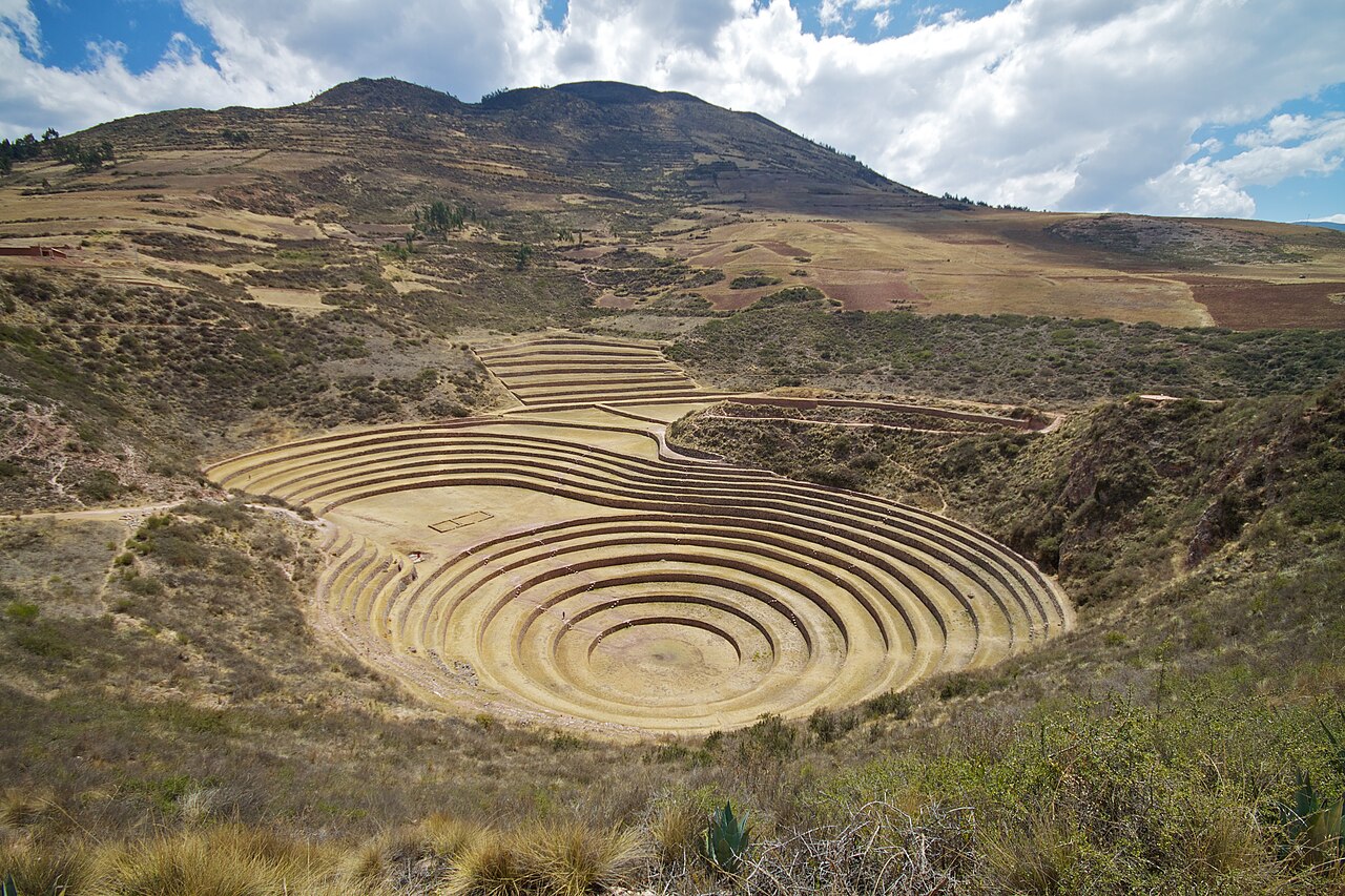 Mniejsze kręgi i widok na Kordylierę Urubamba