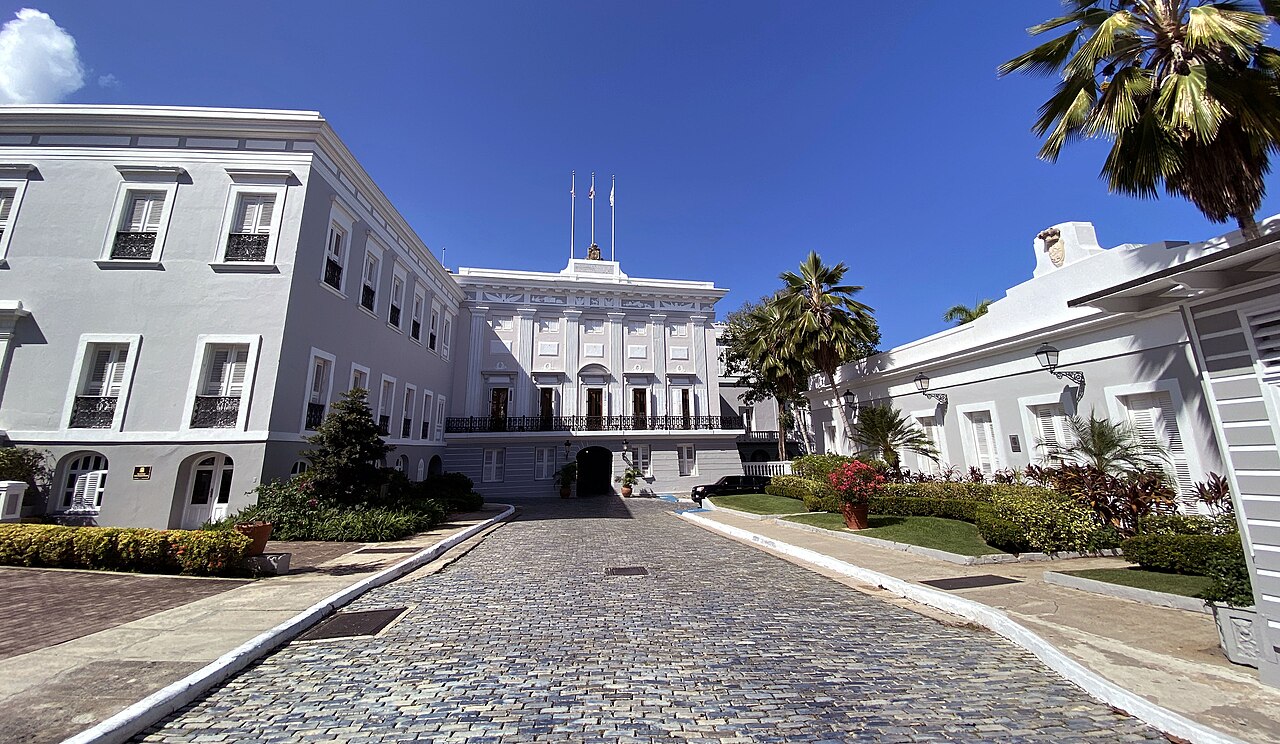 Niebieskie kocie łby i La Fortaleza