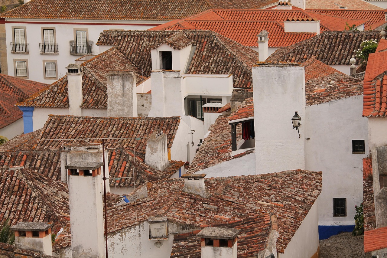 Rua Direita i ginjinha de Óbidos
