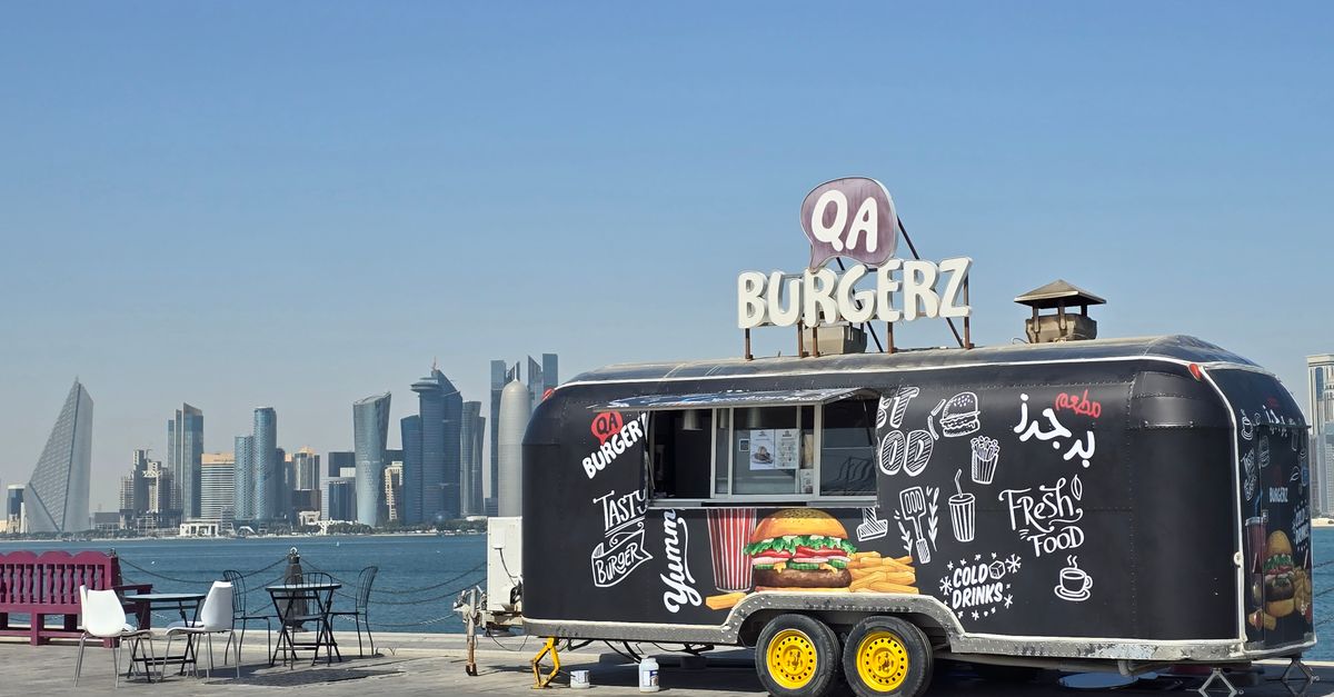 Food trucki w parku MIA