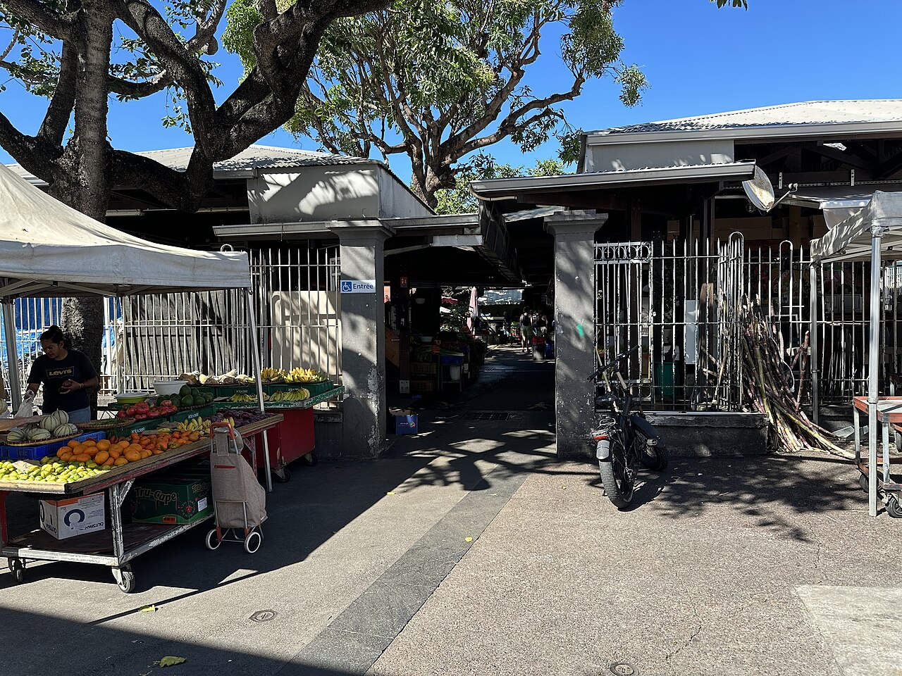 Petit Marché w Saint-Denis