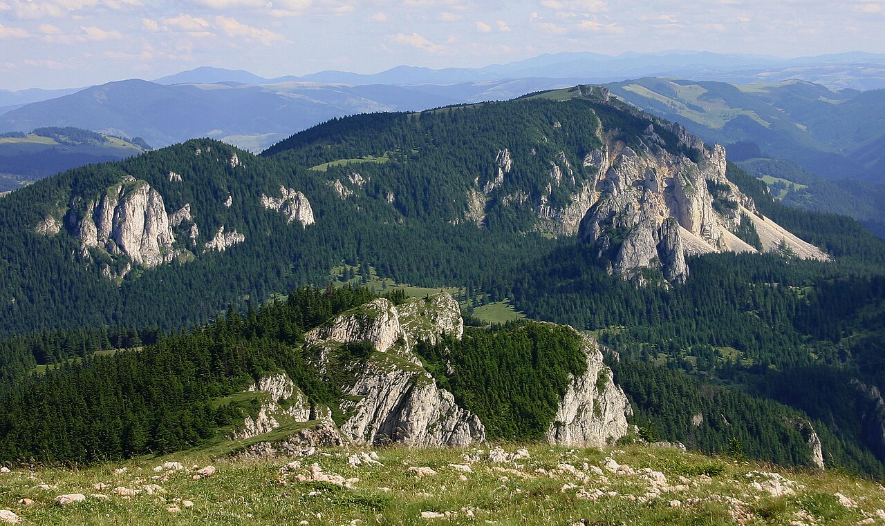 Piatra Singuratică i Hășmașul Mare
