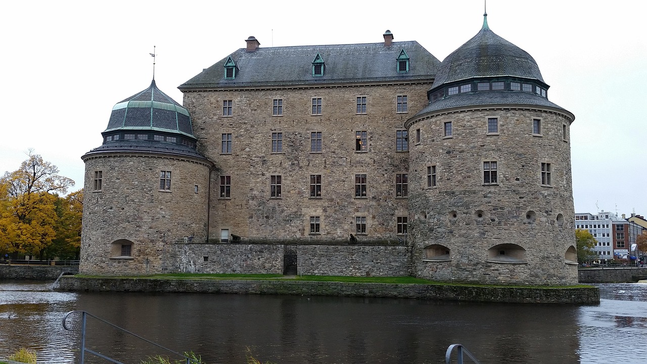 Zamek Örebro na wyspie