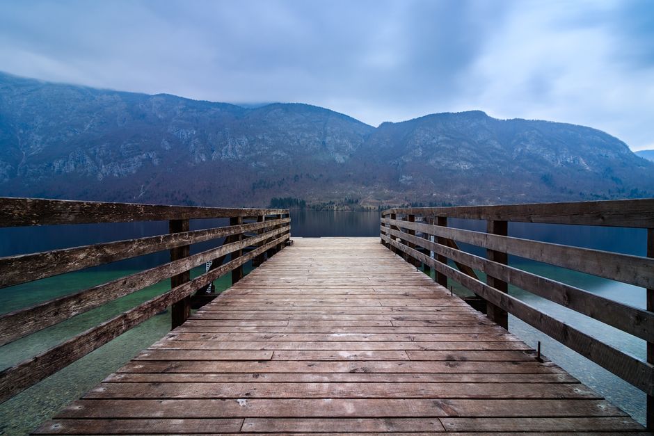 Jezioro Bohinj i mostki