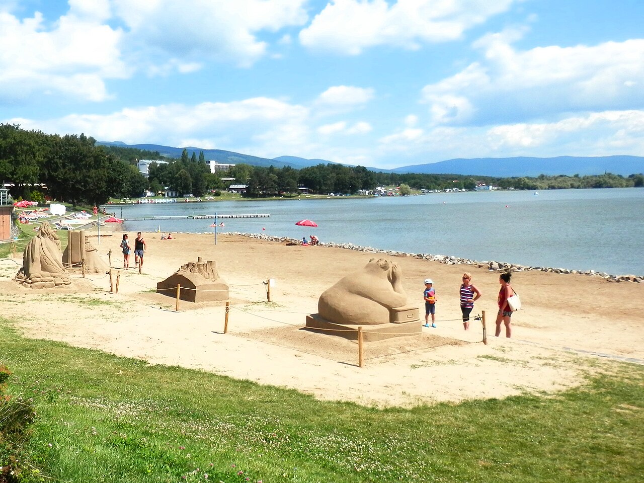 Plaże nad jeziorem Šírava