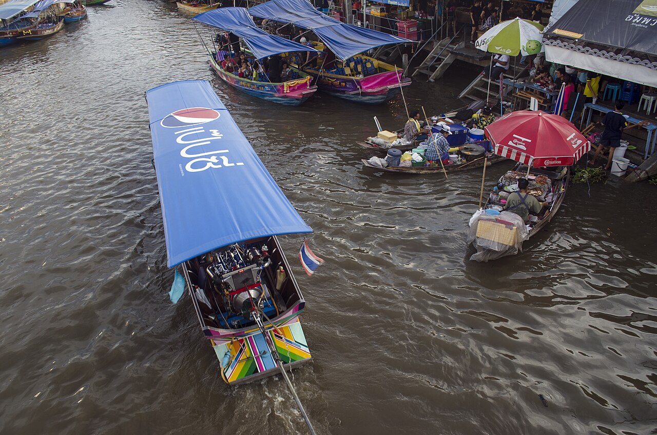 Weekendowy targ pływający Amphawa