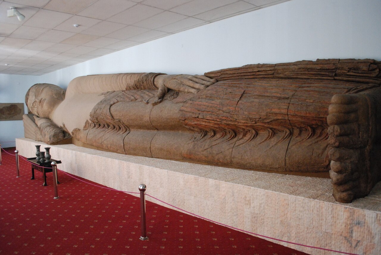 Muzeum Starożytności i Budda z Adżina Tepa