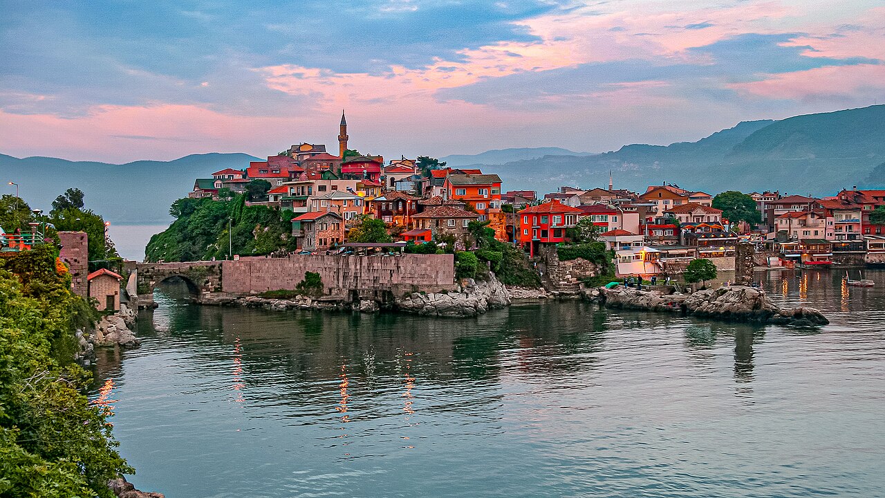 Port rybacki i targ Çekiciler Çarşısı