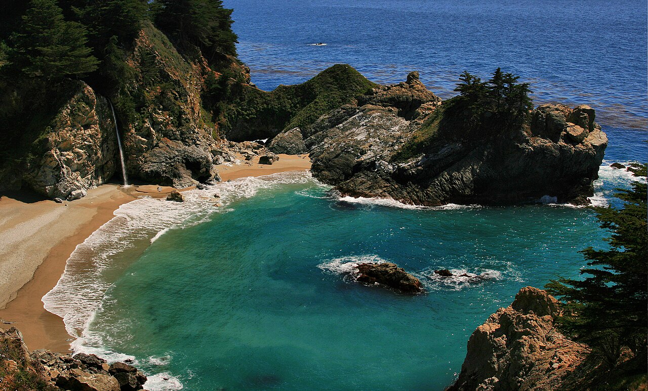 McWay Falls i Julia Pfeiffer Burns State Park