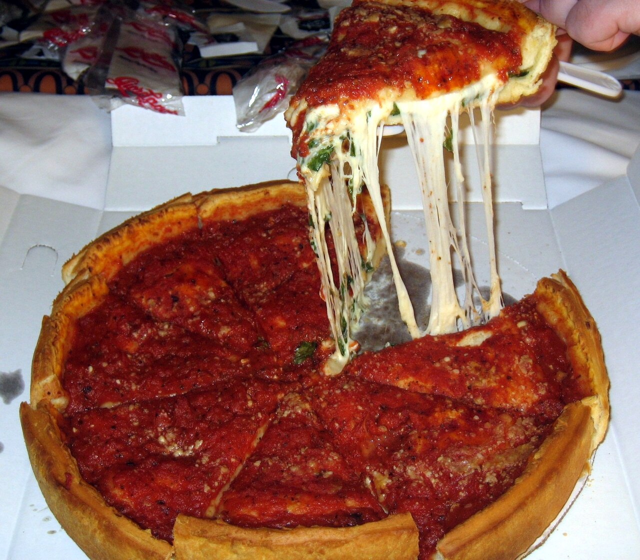 Pizza z głębokiej blachy i kuchnia Chicago