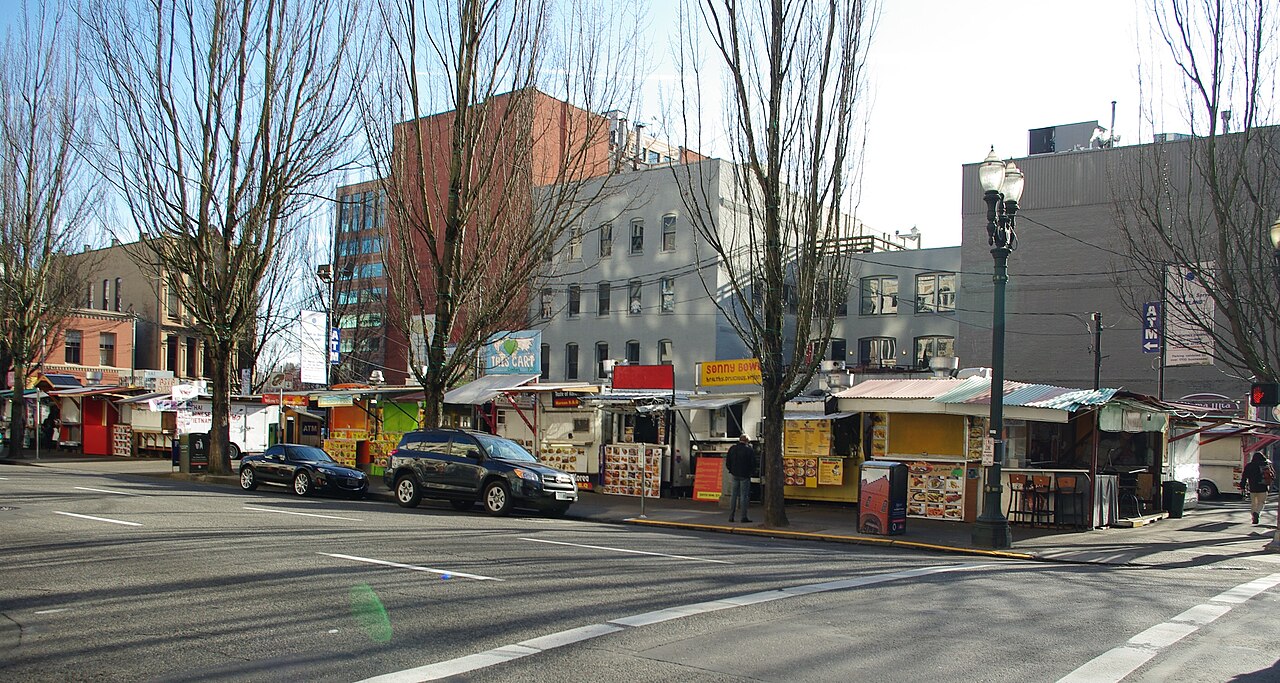 Wózki z jedzeniem na podwórkach Portland