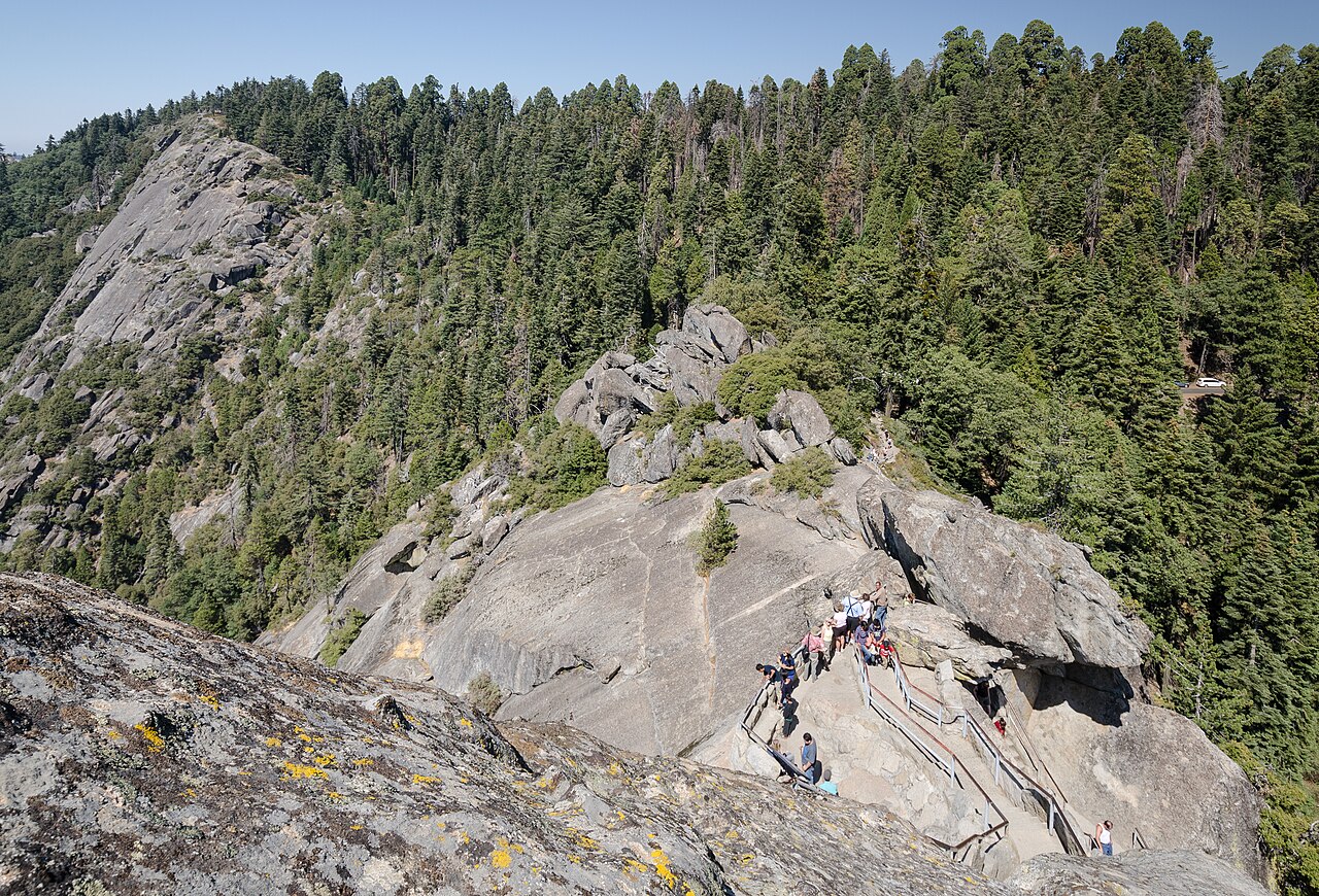 Moro Rock i schody na szczyt