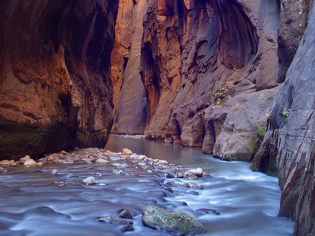 Wąwóz The Narrows w korycie rzeki Virgin