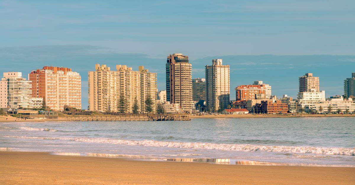 La Mano na Playa Brava