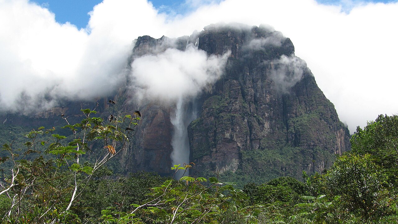 Lot nad Salto Ángel