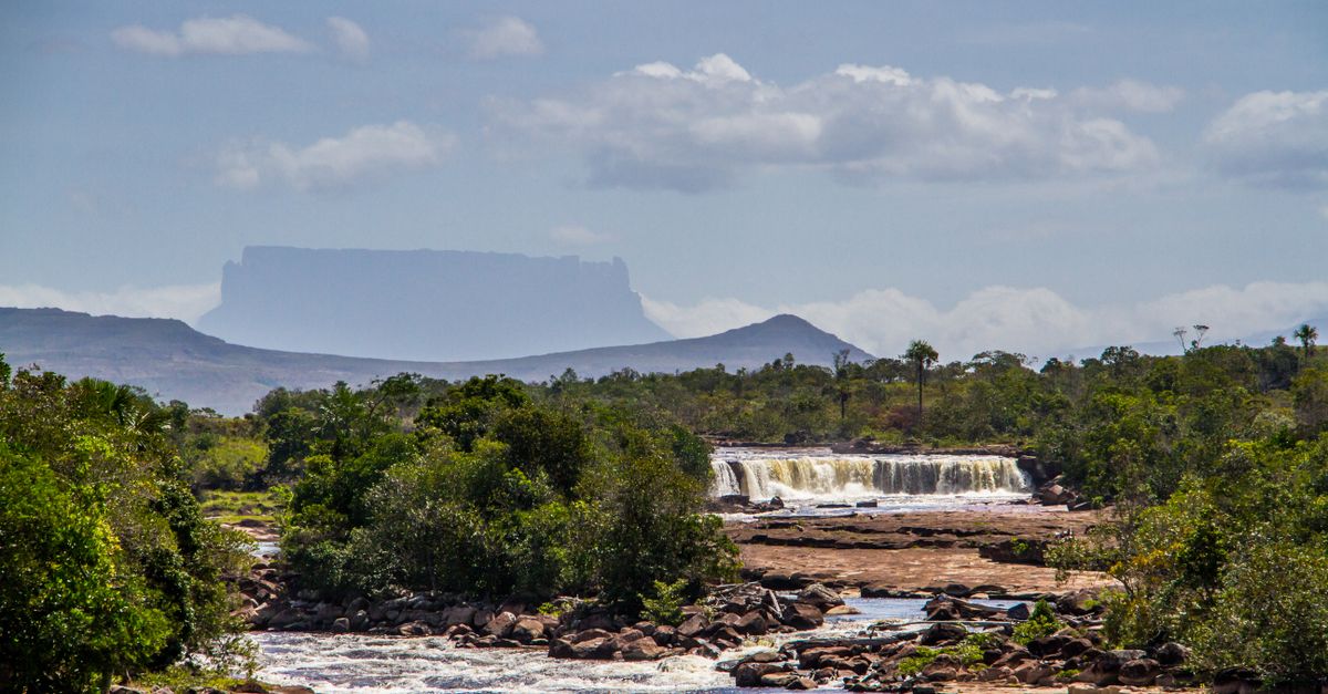 Canaima przed i po wodospadzie